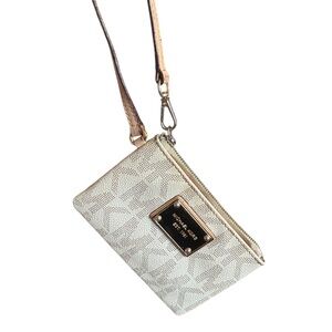 MICHAEL KORS Wristlet (Rehab)